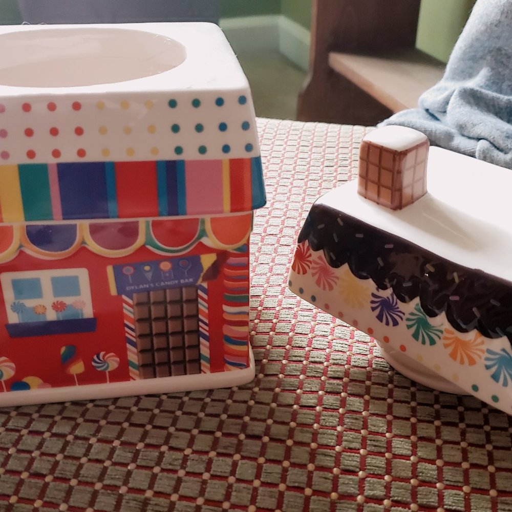Dylan's Candy Bar Ceramic House - Picture 8 of 11